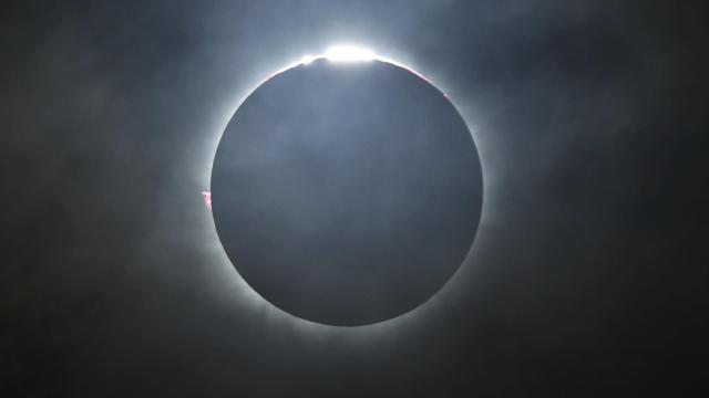 Imagen de un eclipse solar total.
