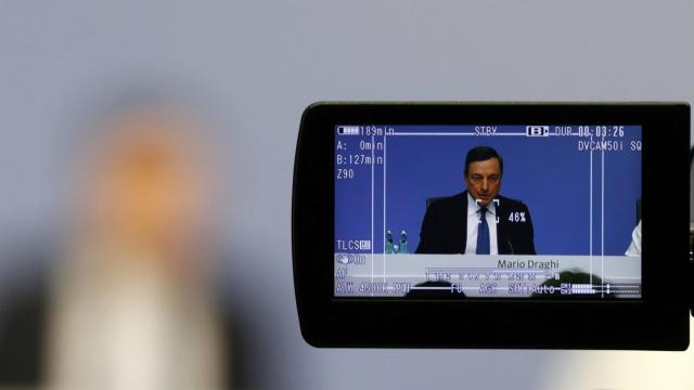Draghi anuncia la bajada de tipos.