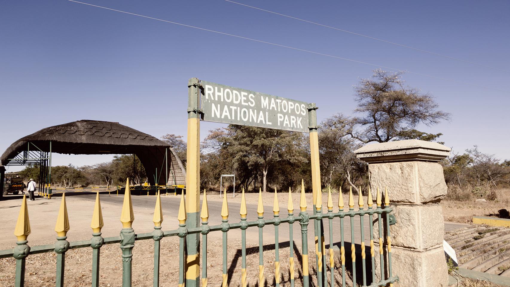 A pie en busca de rinocerontes