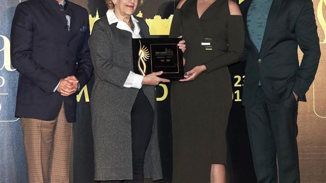 Carmena en la presentación de los Oscar de Bollywood.