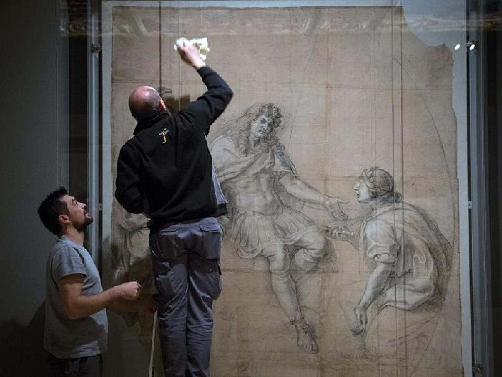 Montaje de la exposición Dibujar Versalles, en CaixaForum.