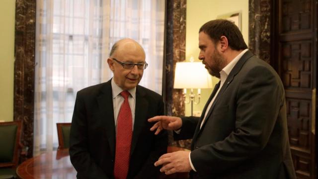 Montoro recibe a Junqueras en su despacho.