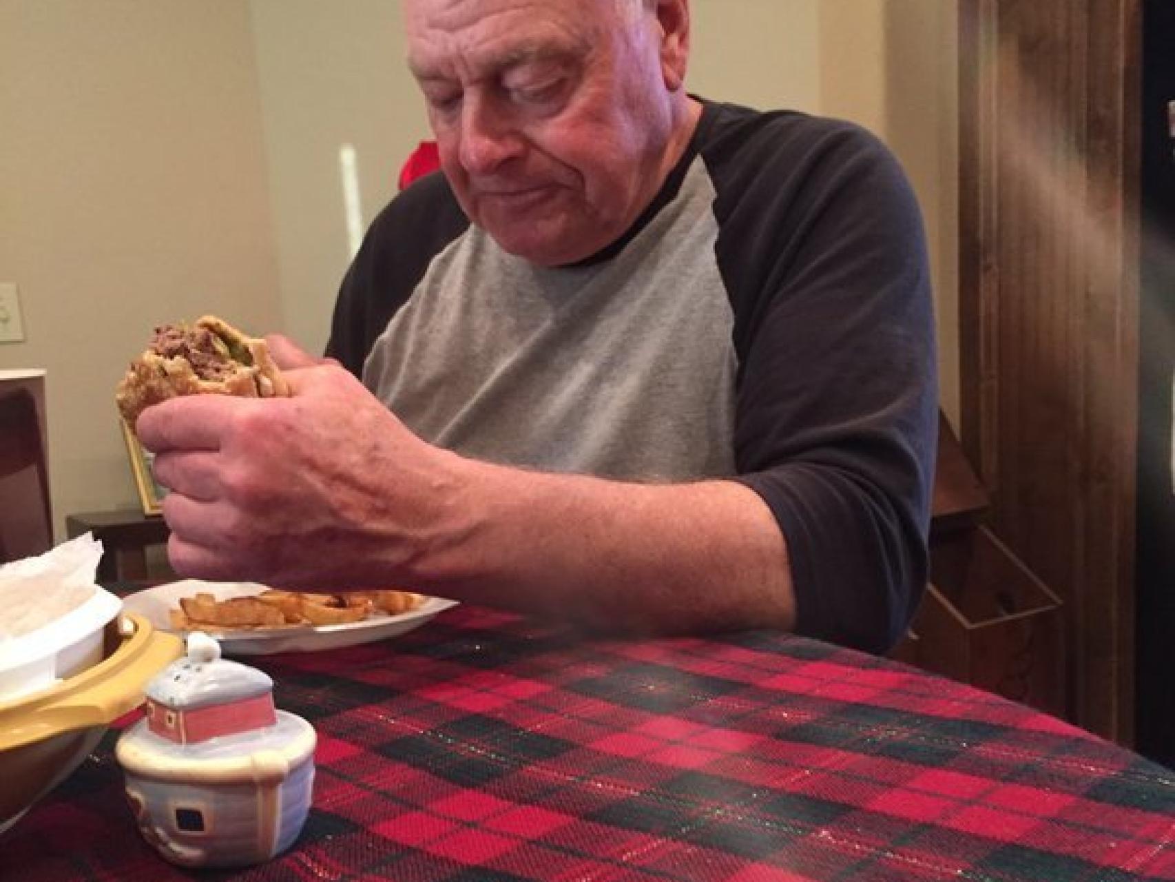 Él es Papaw, el nuevo héroe de internet