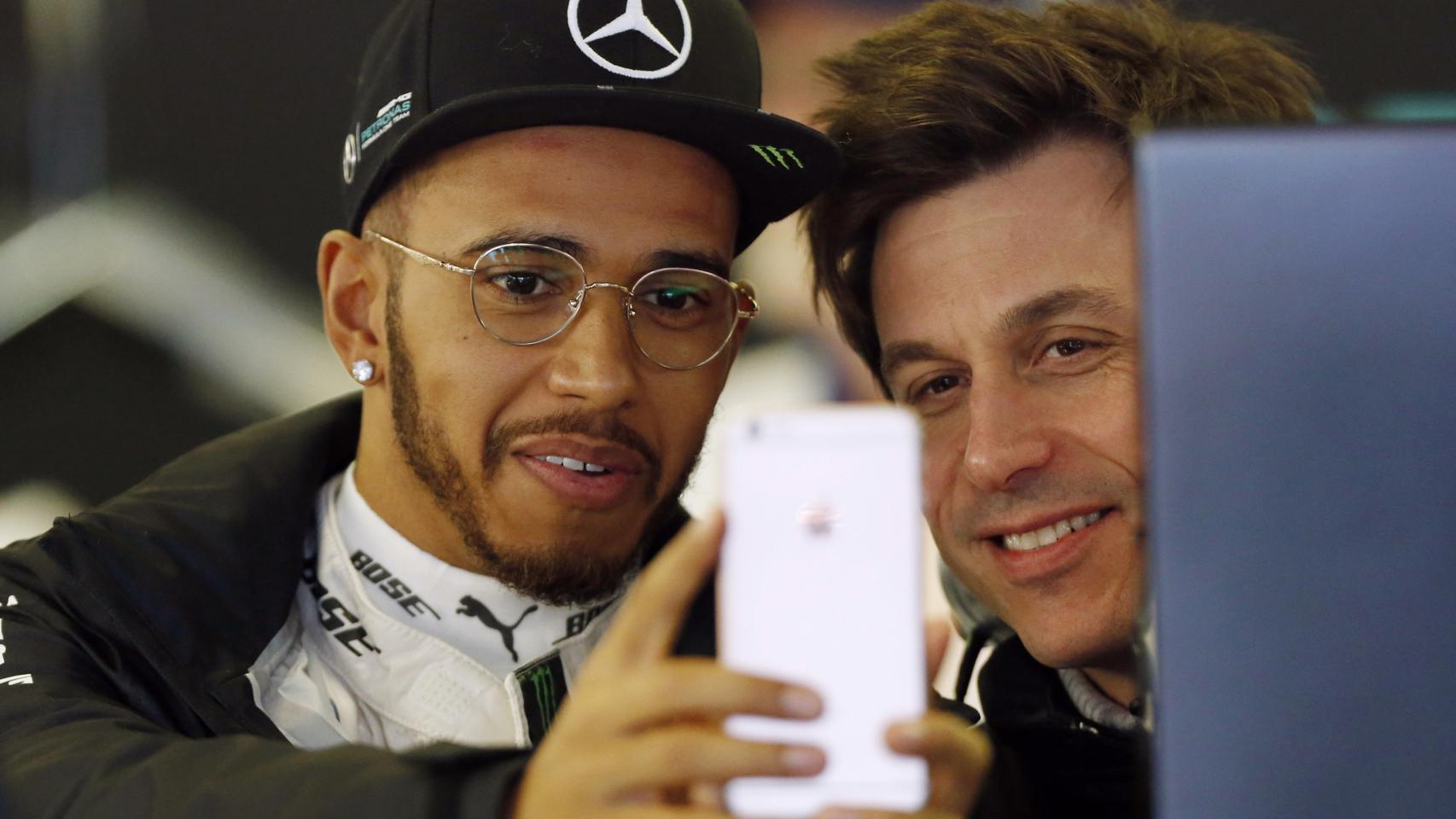 Hamilton arranca la defensa del Mundial