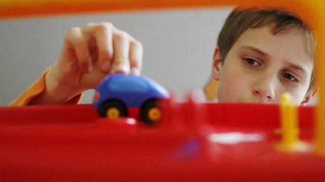 Un niño con autismo.