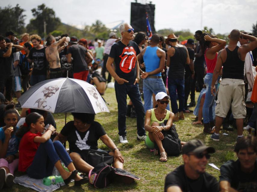 Los fans se reúnen en La Habana para escuchar a los Rolling Stones.