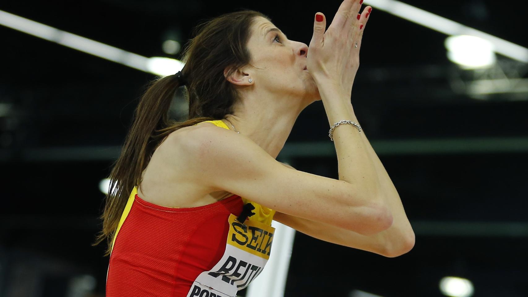 Ruth Beitia celebra su plata en los Mundiales de Portland.