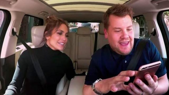 James Corden hizo bromas con el móvil de Jennifer López