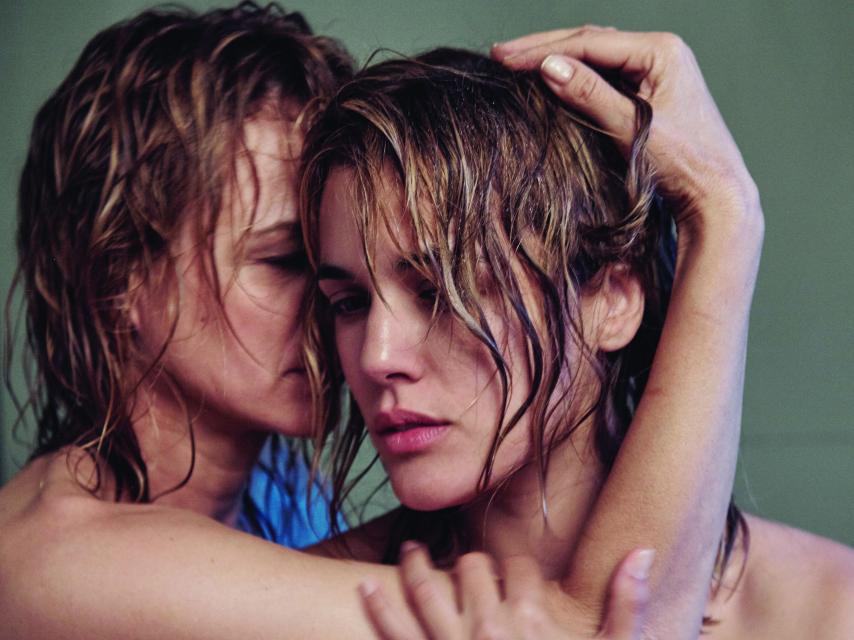 Emma Suárez y Adriana Ugarte en una imagen promocional de Julieta.