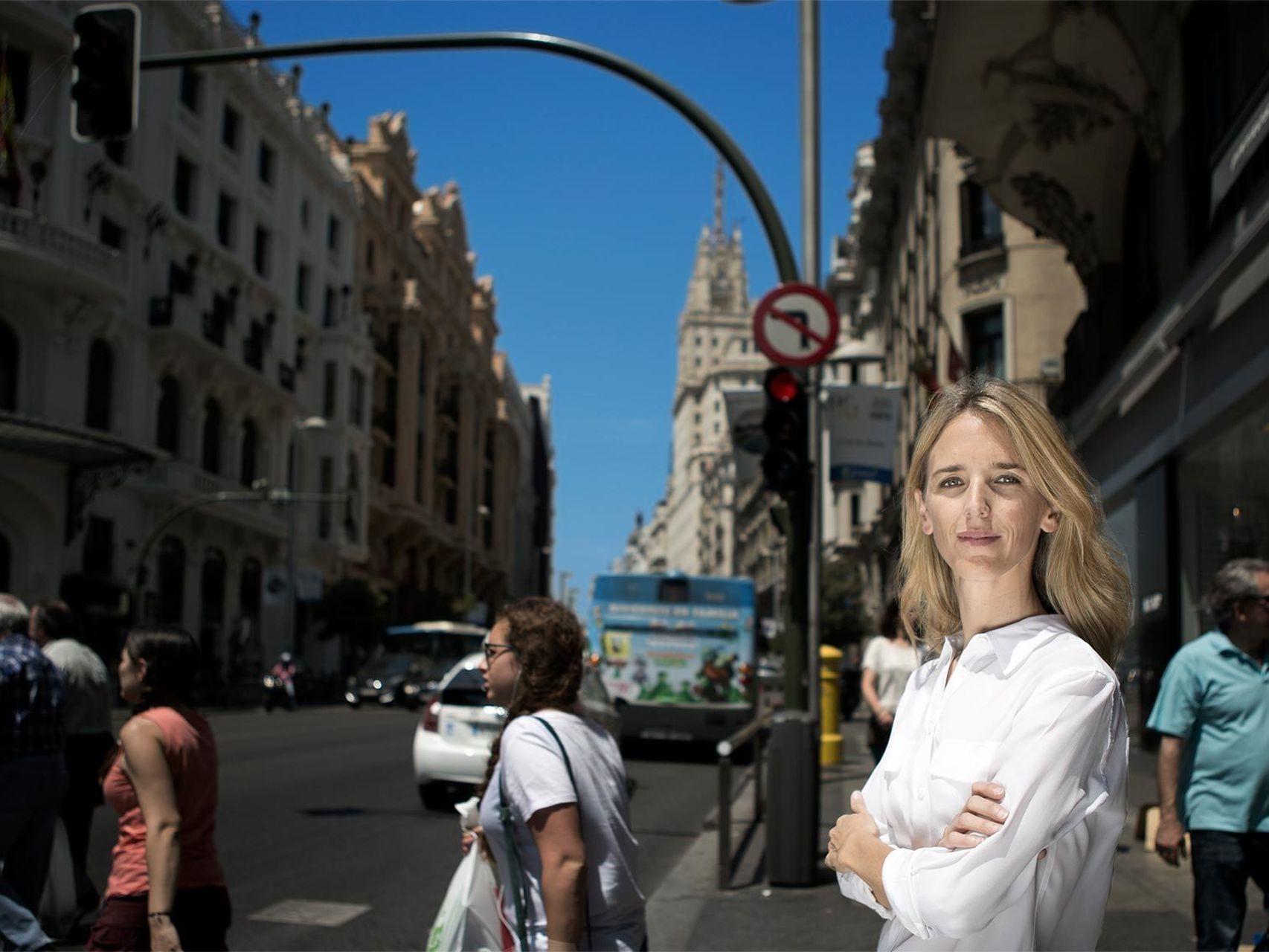 Cayetana Álvarez de Toledo, retratada en verano de 2015 en la Gran Vía.