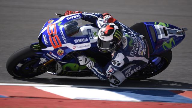 Lorenzo traza un viraje en el circuito de Termas.