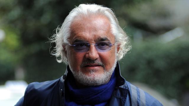 Flavio Briatore con nuevo aspecto por las calles de Milán