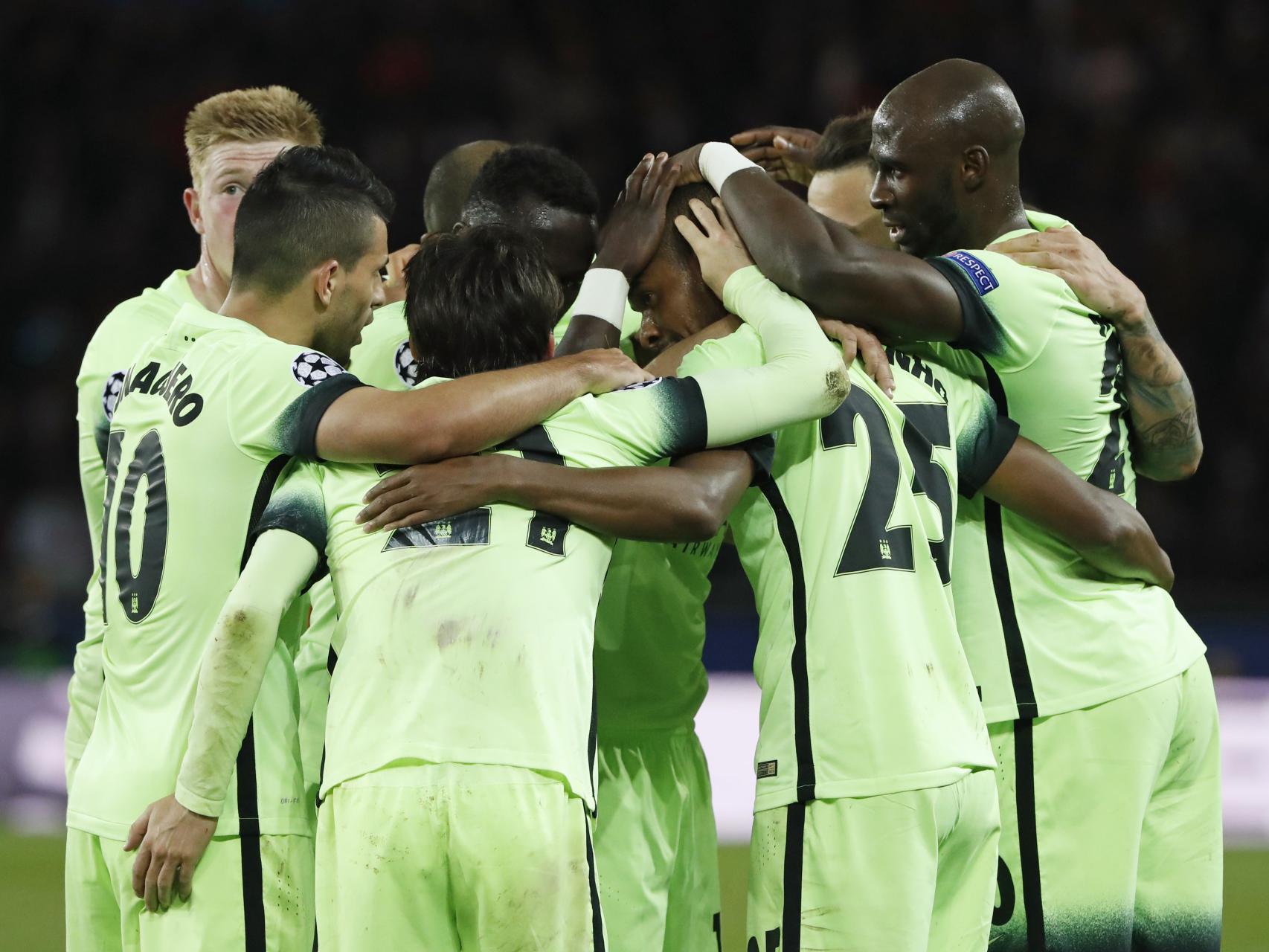 Los jugadores del City celebran el gol.