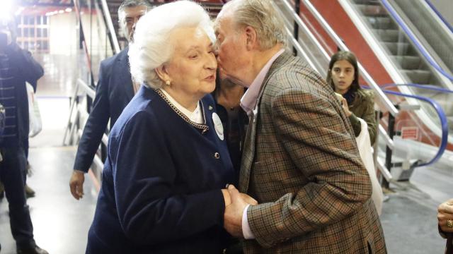 Don Juan Carlos I con la infanta Pilar de Borbón en noviembre de 2015.
