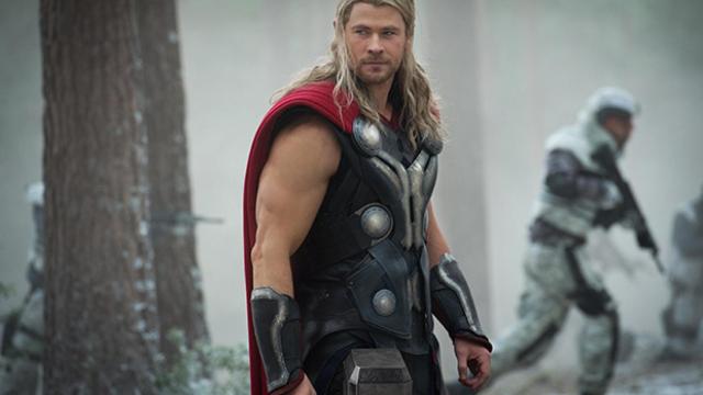 Chris Hemsworthinterpretando a Thor.