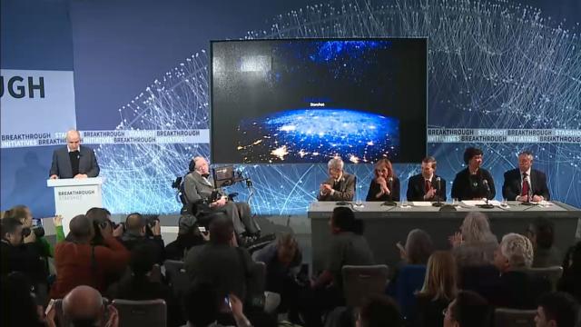 Milner y Hawking, durante la presentación.