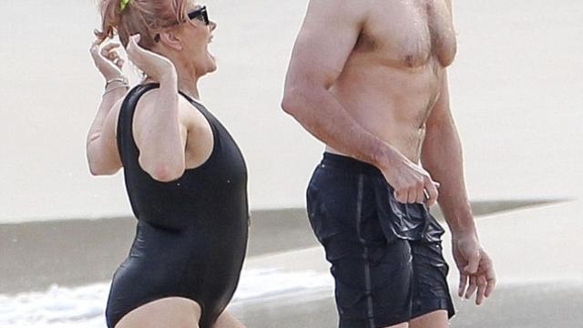 Hugh Jackman y Deborra-Lee Furness en celebrando su aniversario en St. Barts