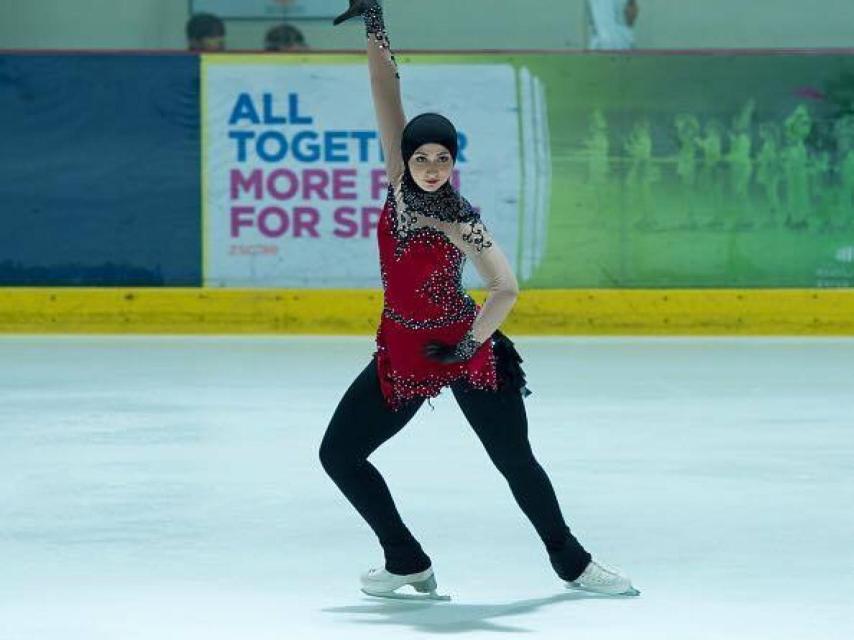 Zahra Lari en un ejercicio en el hielo.