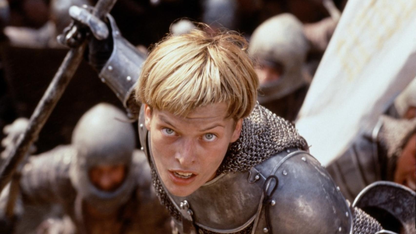 Milla Jovovich como Juana de Arco en la película de Luc Besson de 1999.