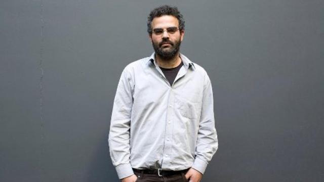 Image: Una niña está perdida en el siglo XX