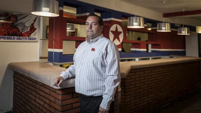 Alejandro Cao de Benós,  en la Asociación de Amistad con Corea del Norte