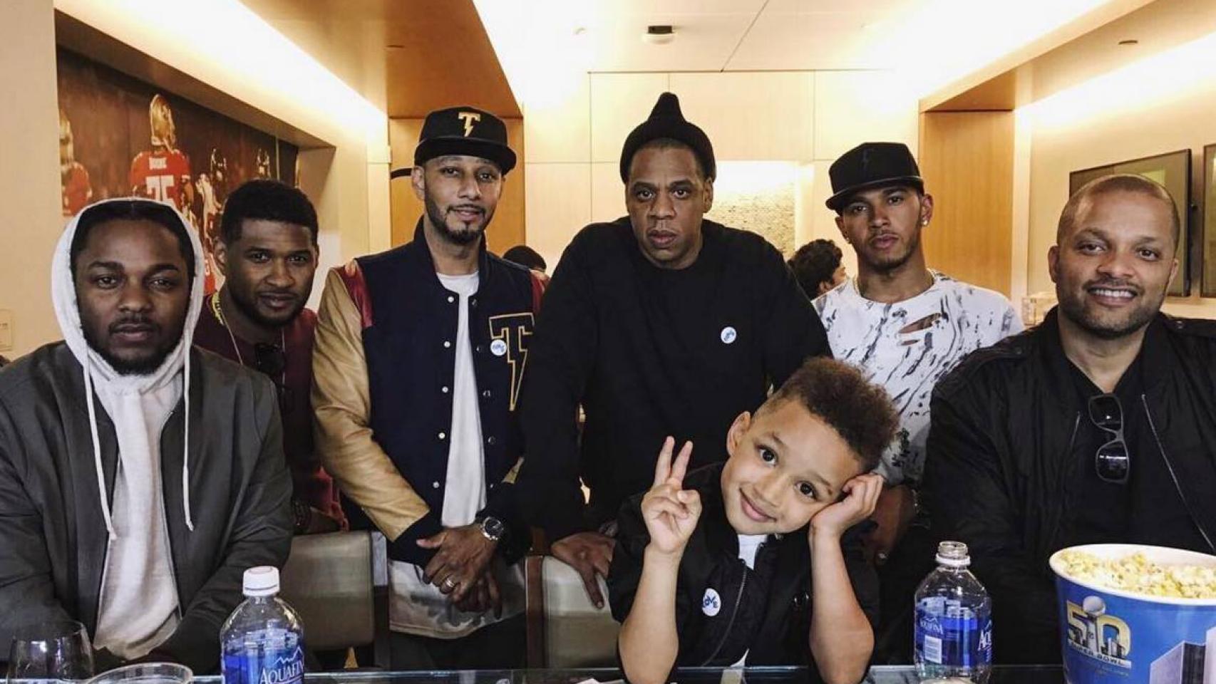 Durante la Superbowl con JayZ.