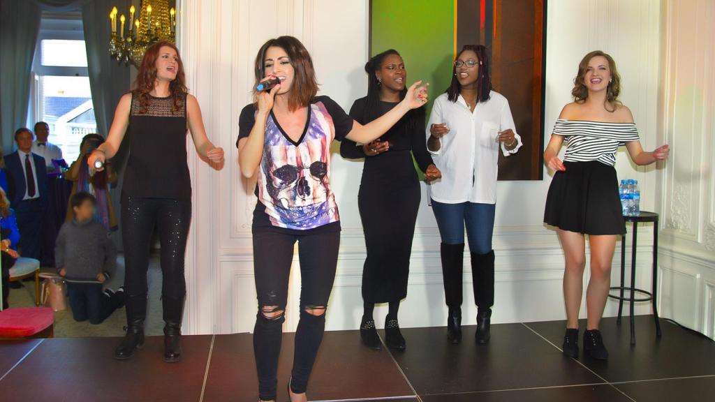 El 'Say Yay!' acústico de Barei en la Embajada de Suecia