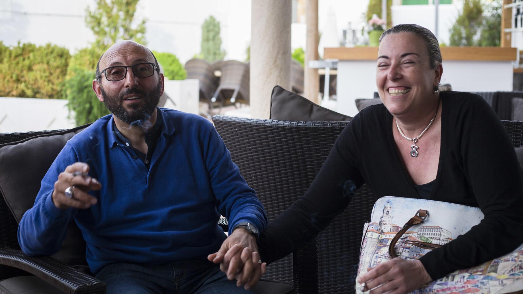 Ginés Jesús Hernández, quien hasta hace unos días era el Papa Gregorio XVIII, junto a Nieves.
