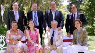foto-familiar-david-alvarez-sentado-junto-a-sus-hijos-de-pie-de-izda-a-dcha-emilio-juan-david-pablo-y-juan-carlos-sentadas-maria-jose-marta-y-elvira