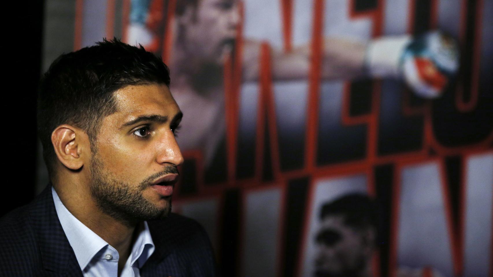 Amir Khan durante la rueda de prensa del combate contra Canelo.