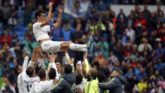 Arbeloa manteado tras el Real Madrid - Valencia.