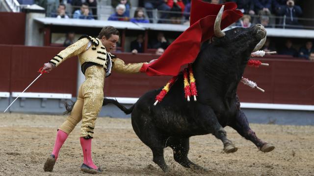 Juan Bautista durante la lidia del primero de su lote en Las Ventas