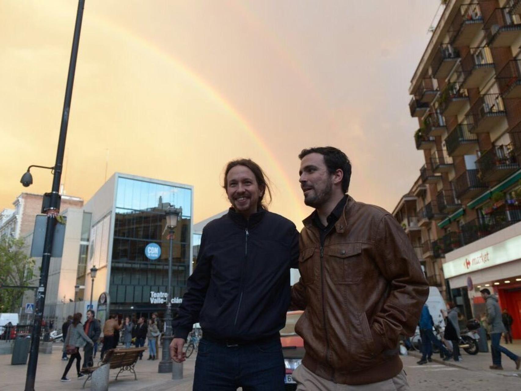 Pablo Iglesias y Alberto Garzón en la plaza de Lavapiés.