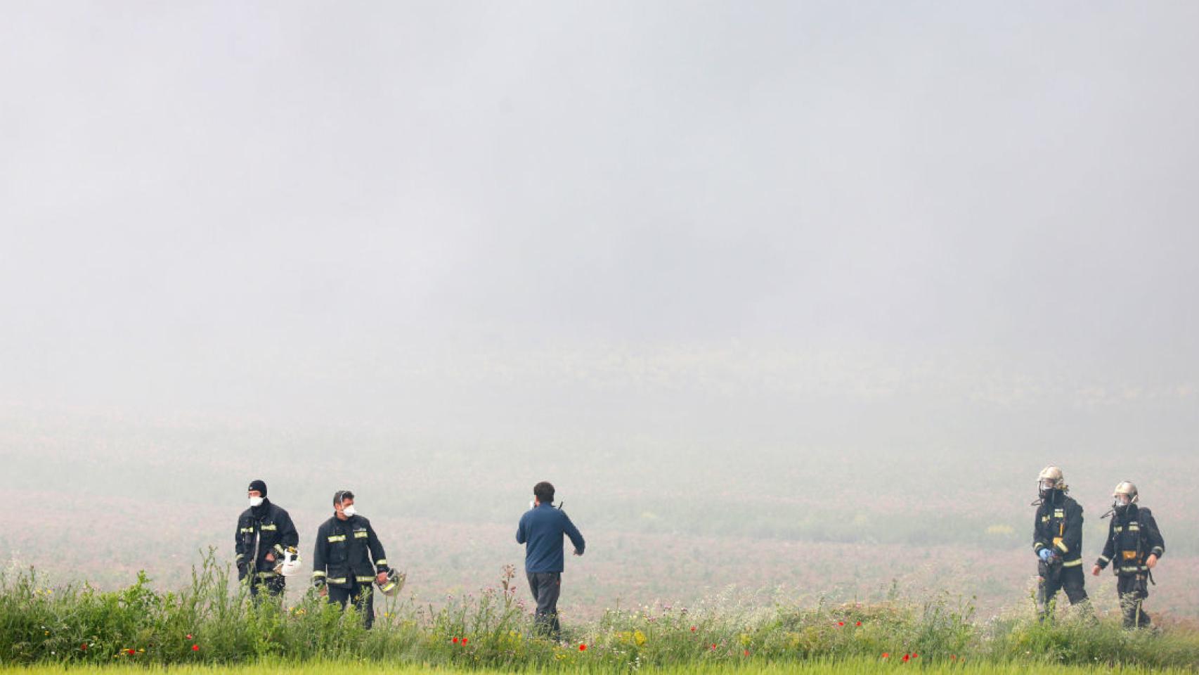 Los bomberos han estado trabajando durante horas para acabar el fuego.
