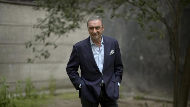 Carlos Herrera en un jardín en Cope Madrid.