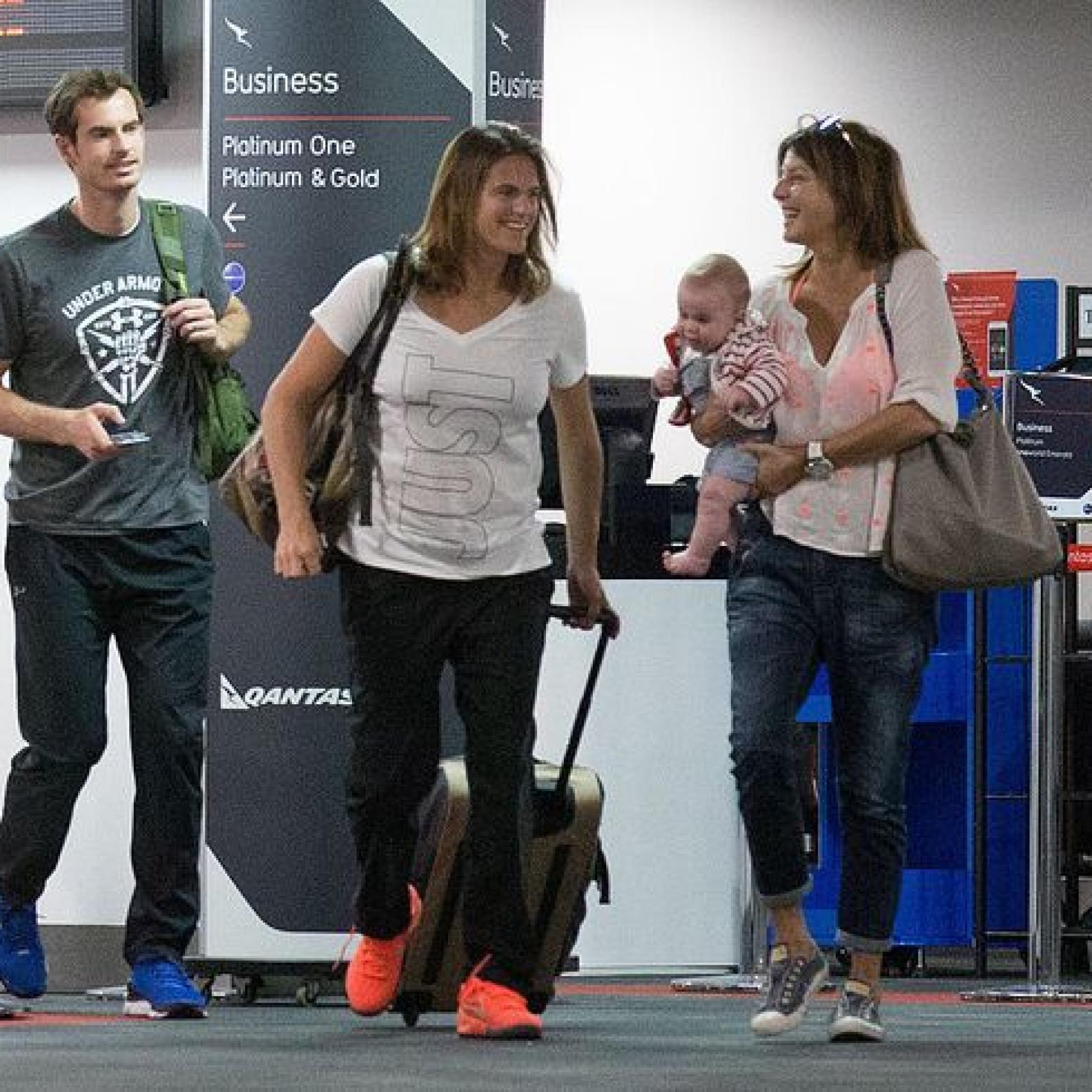 Amélie Mauresmo, su novia, Aaron y Andy Murray