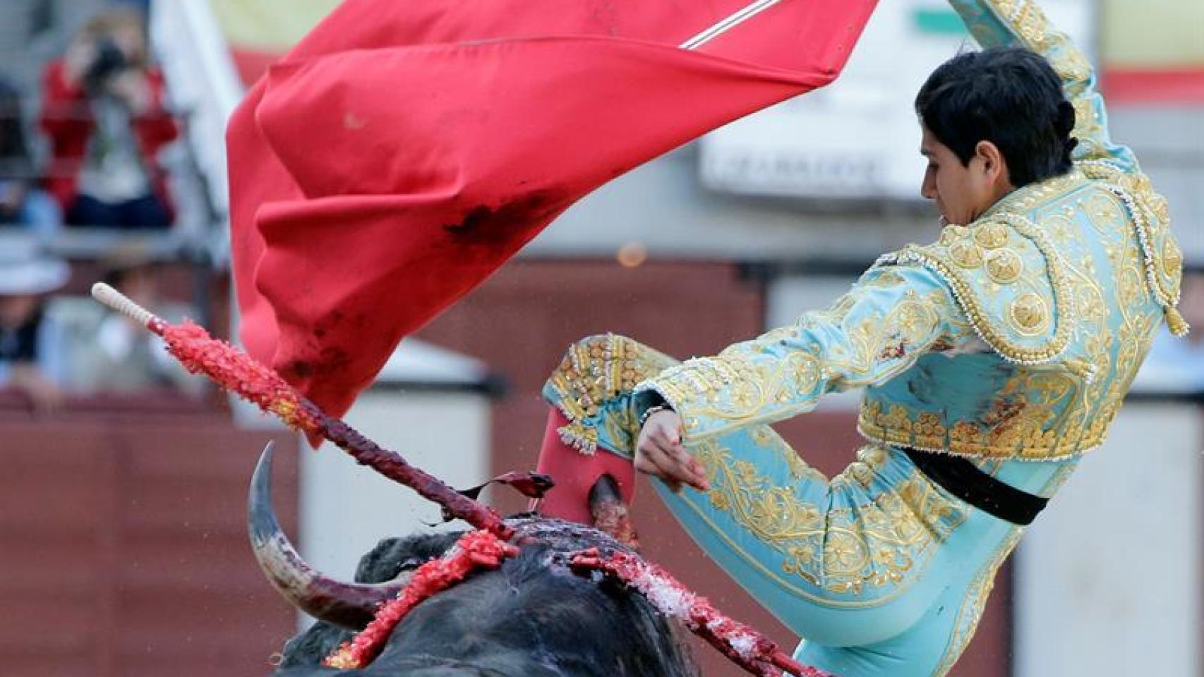 Susto y recompensa para Adame en Las Ventas