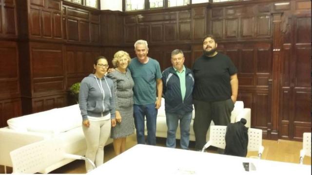 Los miembros del SAT en el despacho de Carmena.