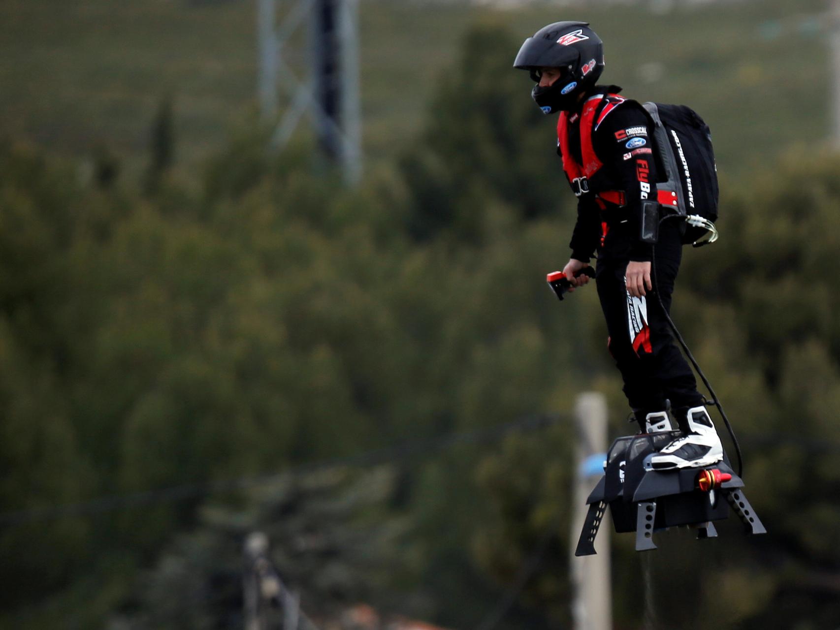 Record Guinness de vuelo con 'hoverboard'