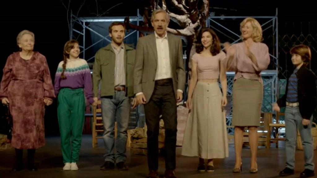 La metafórica bajada del telón en 'Cuéntame': La obra no acaba aquí