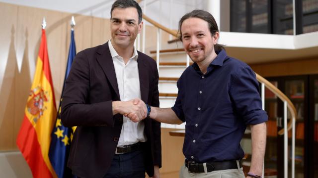 Pedro Sánchez y Pablo Iglesias en una de sus reuniones en el Congreso.