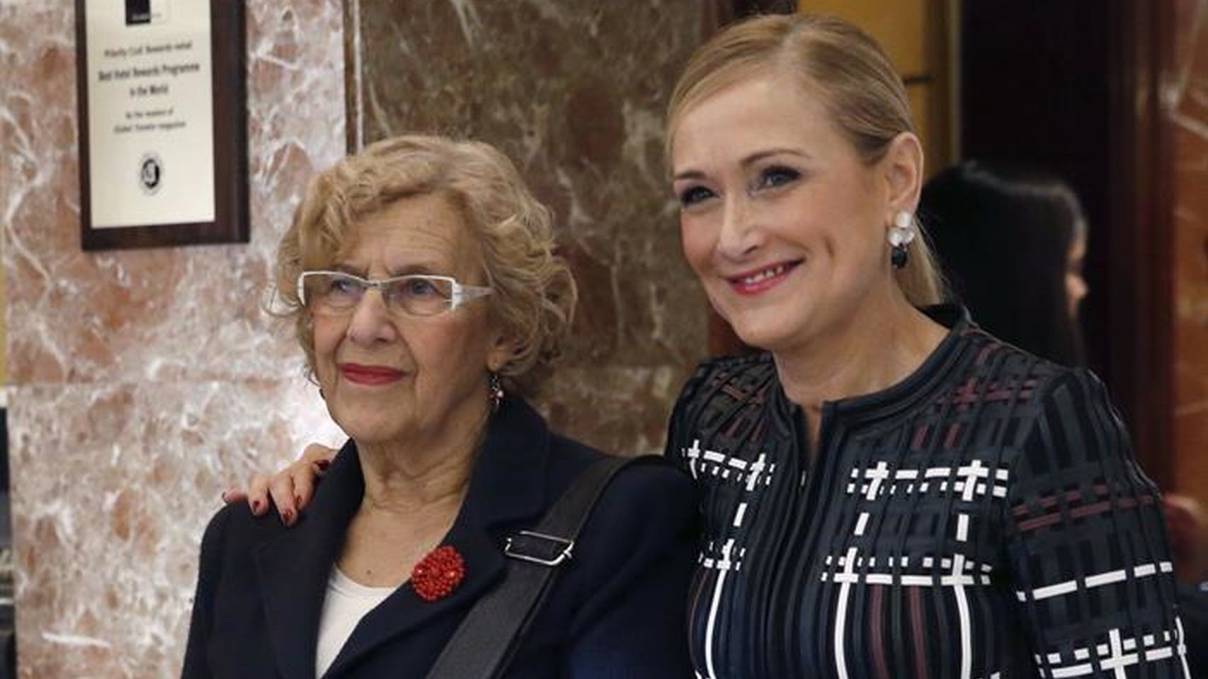 Cristina Cifuentes y Manuela Carmena.