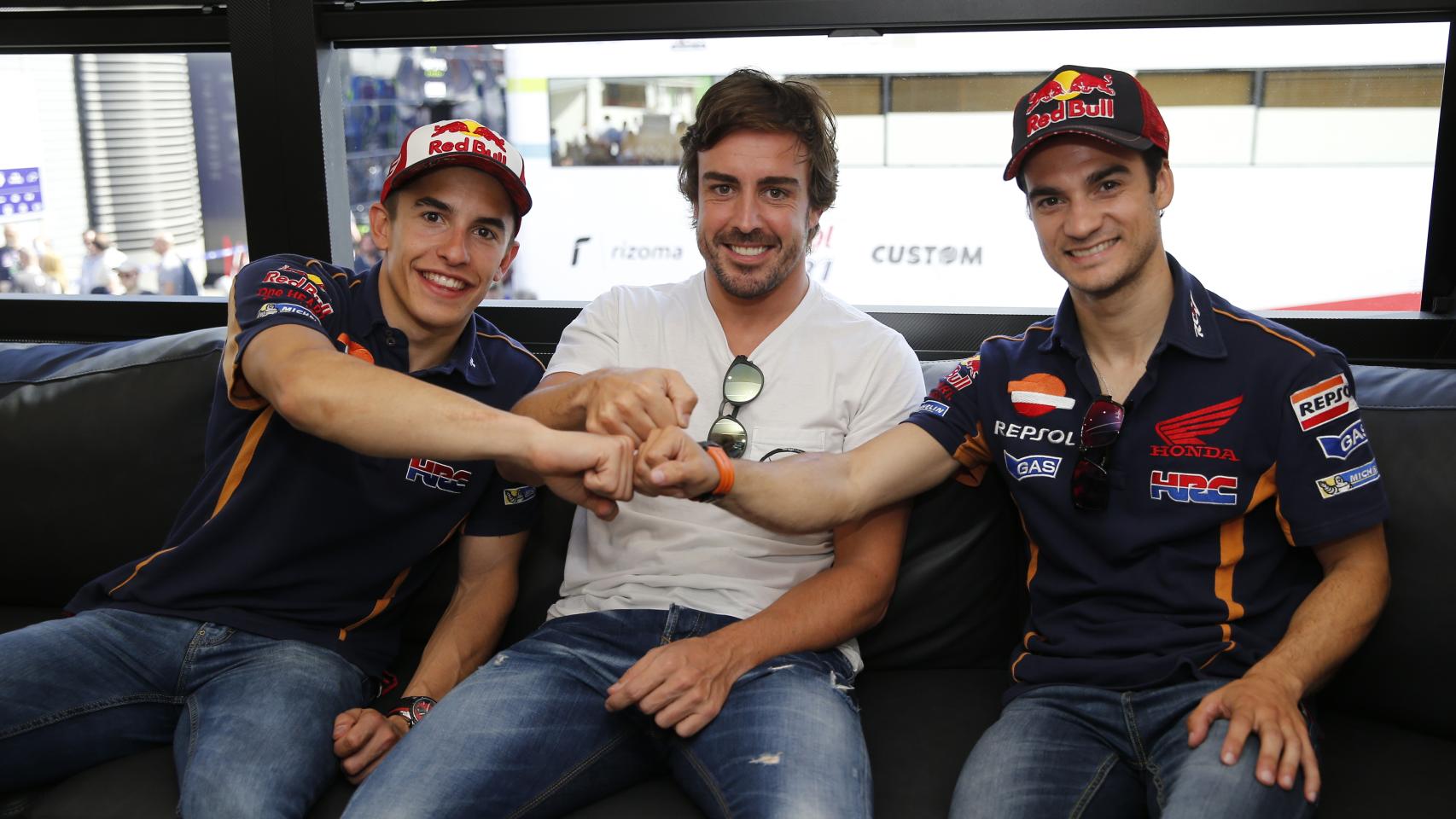 Fernando Alonso 'se pasa' a las motos