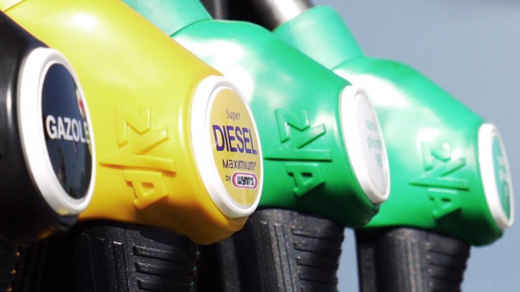 Mangueras de gasolinera en una imagen de archivo.