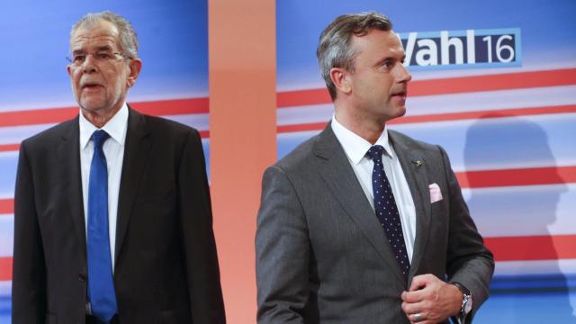 Van der Bellen y Hofer representan visiones políticas opuestas.