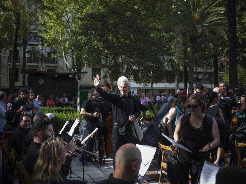Saludo a los vecinos de Sevilla.
