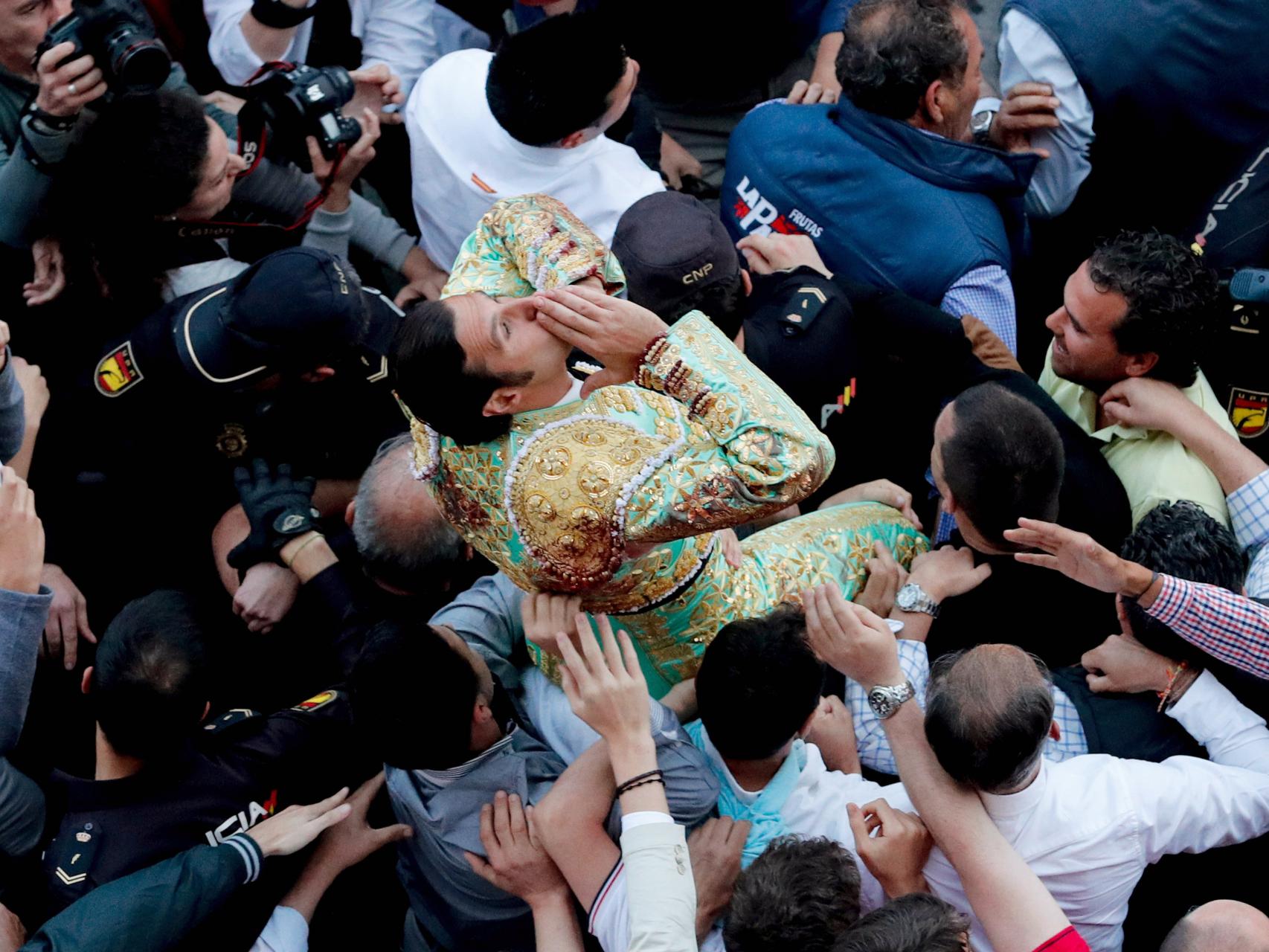 David Mora sale por la puerta grande tras cortar dos orejas.