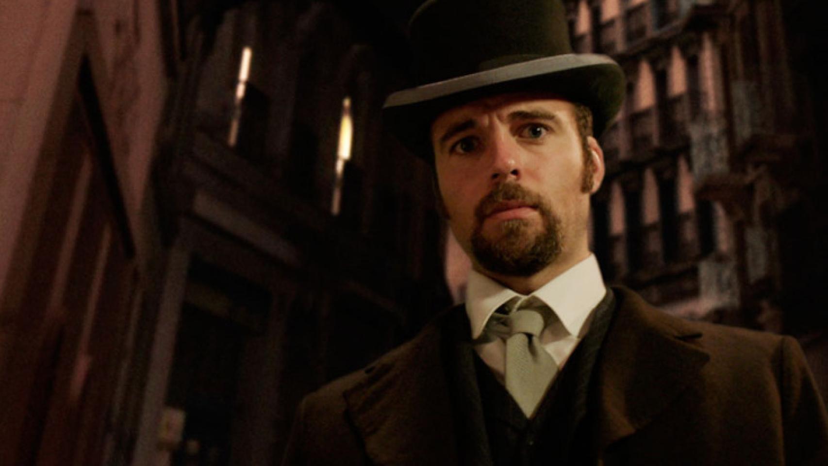 La segunda temporada de 'Víctor Ros': sale Javier Olivares y entra Calparsoro