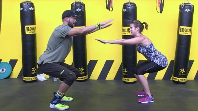 Las rodillas sufren con el reto de Kayla.