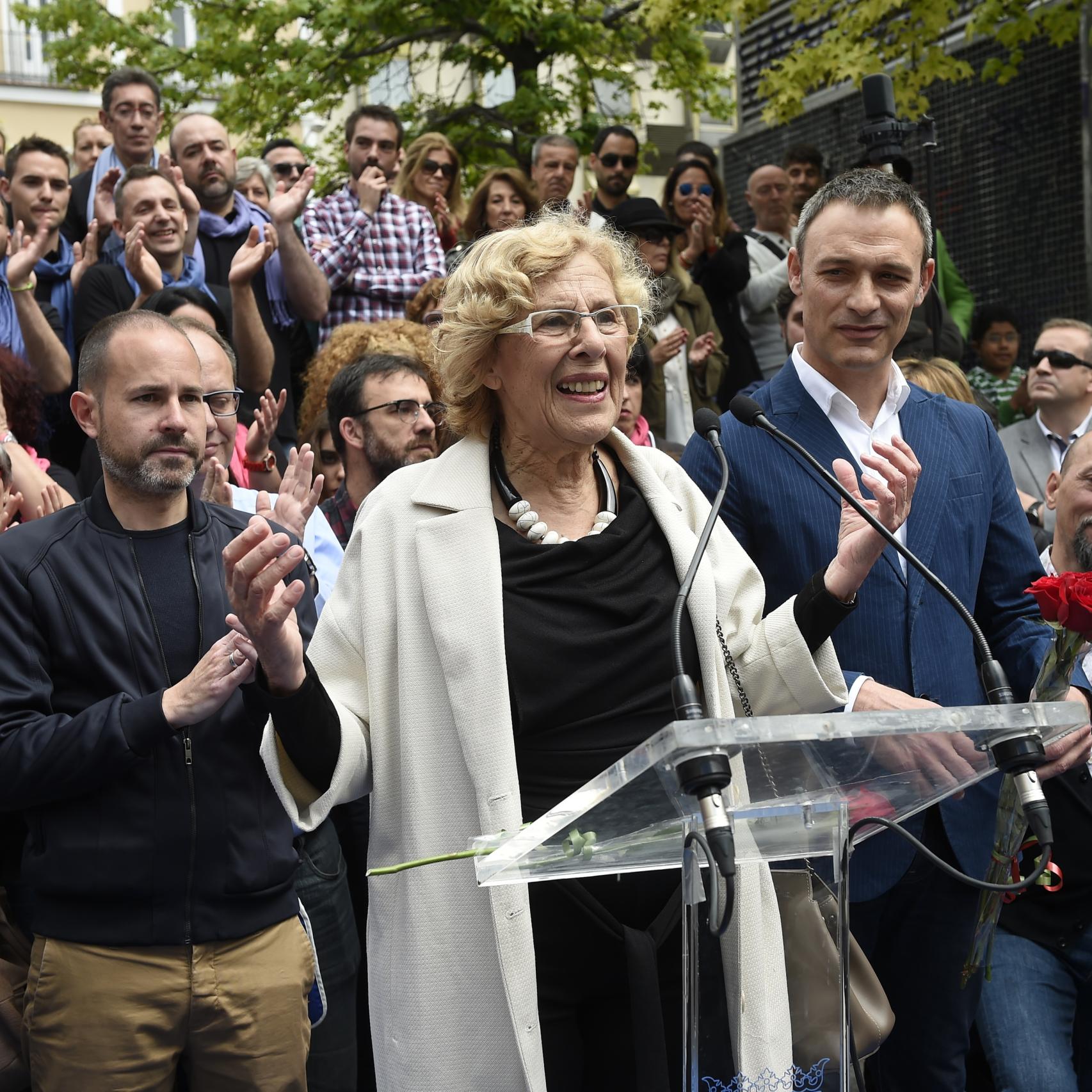 Manuela Carmena Manuela Carmena y Jesús Santos durante la inauguración de la plaza